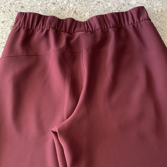 Lululemon Woven On the Fly Jogger in Cassis - Picture 6 of 8